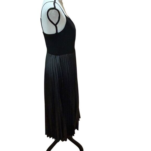 Halston Black A-Line Midi-Dress Spaghetti Strap Pleated Skirt Women Size 6 NWT - Picture 5 of 13